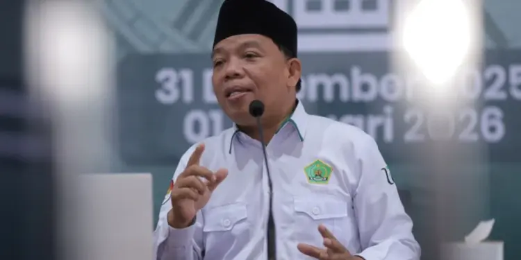 Penyuluh Agama Islam dari Kantor Kementerian Agama Kabupaten Nganjuk, Sinasan, membekali santri Ponpes Al Ubaidah, Kertosono, tentang pentingnya etika dalam berdakwah, Senin (12/1). Foto: Dok. PID Ponpes Al Ubaidah
