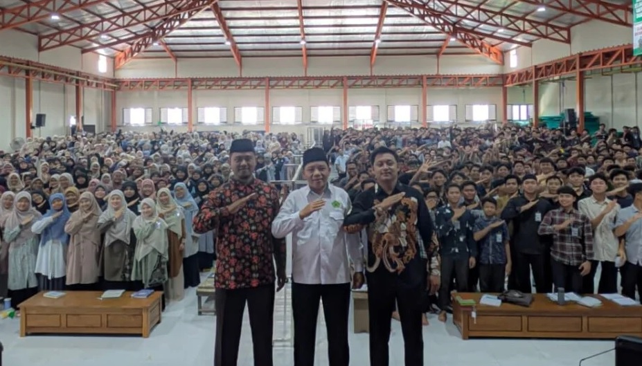 Ribuan santri Pondok Pesantren (Ponpes) Al Ubaidah mengikuti kegiatan diklat dan tes calon muballigh serta muballighot LDII, Senin (12/1).  Foto: Dok. PID Ponpes Al Ubaidah Kertosono