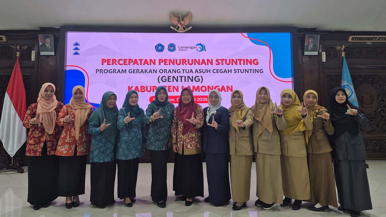 Ketua Wanita LDII Lamongan, Lastri (kanan) bersama pengurus TP PKK Lamongan. Foto: Dok. LINES Lamongan