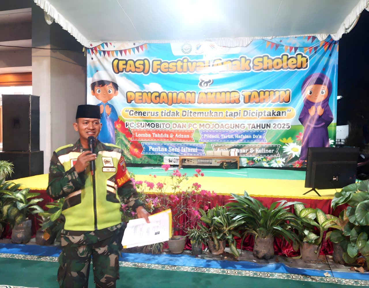 Danramil Sumobito, Kapten Infanteri Suwarno memberikan materi wawasan kebangsaan sekaligus menanamkan pentingnya semangat bela negara di kalangan remaja LDII. Dok: LINES.