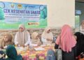 PC LDII Kecamatan Genteng bekerja sama dengan Forum Komunikasi Kesehatan Islam (FKKI) menggelar layanan cek kesehatan gratis bagi masyarakat, khususnya kelompok lanjut usia (lansia). pada pada Minggu (11/1). Foto: Dok. LINES Banyuwangi