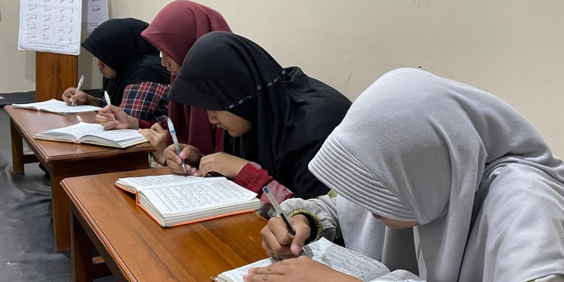 Generasi penerus Generus PAC LDII Gunung Anyar mengikuti pengajian rutin pada Rabu 141 di Gedung TPQ Nurul Hikmah Gunung Anyar Surabaya Foto Dok LINES Surabaya