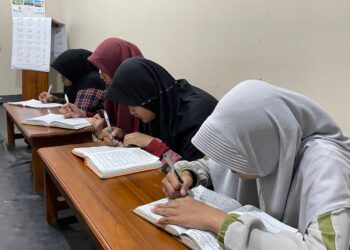Generasi penerus Generus PAC LDII Gunung Anyar mengikuti pengajian rutin pada Rabu 141 di Gedung TPQ Nurul Hikmah Gunung Anyar Surabaya Foto Dok LINES Surabaya