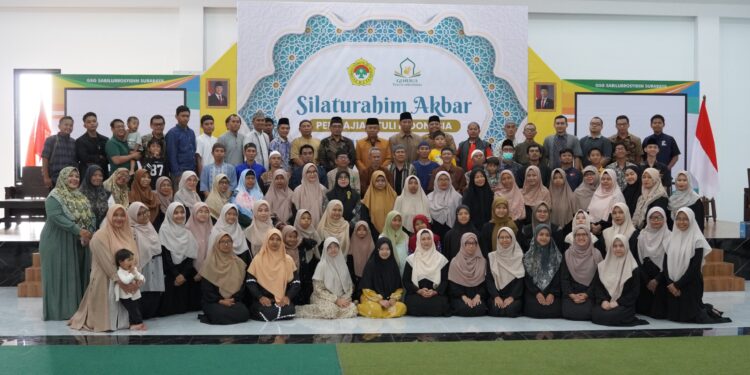 Peserta Silaturahim Akbar Pengajian Tuli Indonesia di GSG Sabilurrosyidin, Surabaya, yang diikuti generasi tuli dari berbagai daerah sebagai rangkaian wisata religi dan penguatan kebersamaan komunitas, Jumat (2/1). Foto: Dok. LINES Jatim