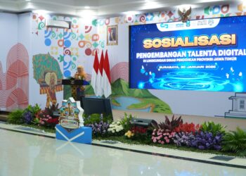 Gubernur Khofifah Indar Parawansa saat membuka sosialisasi Program Pengelolaan Talenta Digital Nasional di Kantor Dinas Pendidikan Provinsi Jawa Timur, Surabaya, Selasa (20/1). Foto: Dok. kominfo.jatimprov.go.id