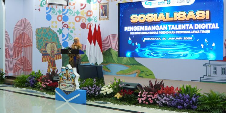 Gubernur Khofifah Indar Parawansa saat membuka sosialisasi Program Pengelolaan Talenta Digital Nasional di Kantor Dinas Pendidikan Provinsi Jawa Timur Surabaya Selasa 201 Foto Dok kominfojatimprovgoid