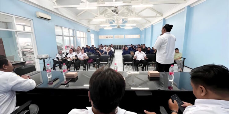 Karang Taruna Kota Kediri menggelar kegiatan Upgrading dan Pelatihan Administrasi Organisasi yang berlangsung di Aula Dinas Sosial Kota Kediri, Minggu (11/1). Foto: Dok. LINES Kediri