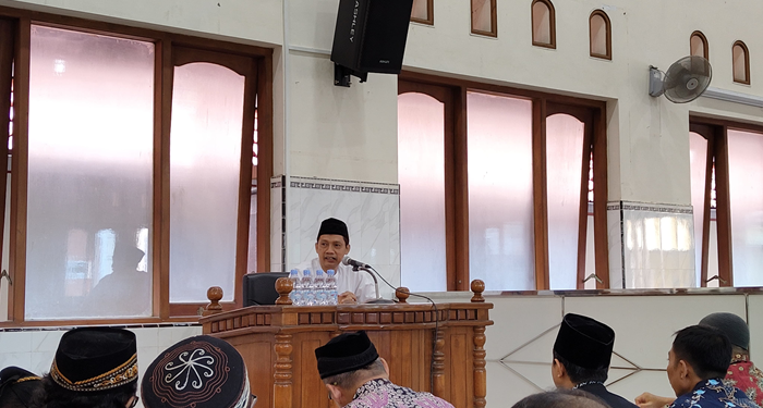 Ketua DPD LDII Kabupaten Kediri dr Agus Sukisno mengajak warga untuk lebih peduli terhadap gejala penyakit dan kesehatan mental Minggu 121 Foto Dok LINES Kediri