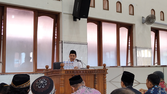 Ketua DPD LDII Kabupaten Kediri dr Agus Sukisno mengajak warga untuk lebih peduli terhadap gejala penyakit dan kesehatan mental Minggu 121 Foto Dok LINES Kediri