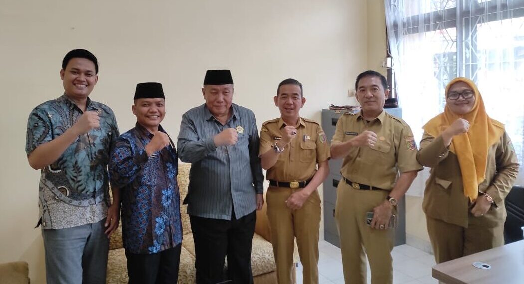 ldiidankesbangpollampung | LDII JAWA TIMUR Kepala Bidang Ketahanan Ekonomi Sosial Budaya Agama dan Organisasi Kemasyarakatan Kesbangpol Provinsi Lampung Ahmad Jauhari saat menerima kunjungan silaturahim pengurus DPW LDII Provinsi Lampung Selasa 61 Foto Dok LINES Lampung