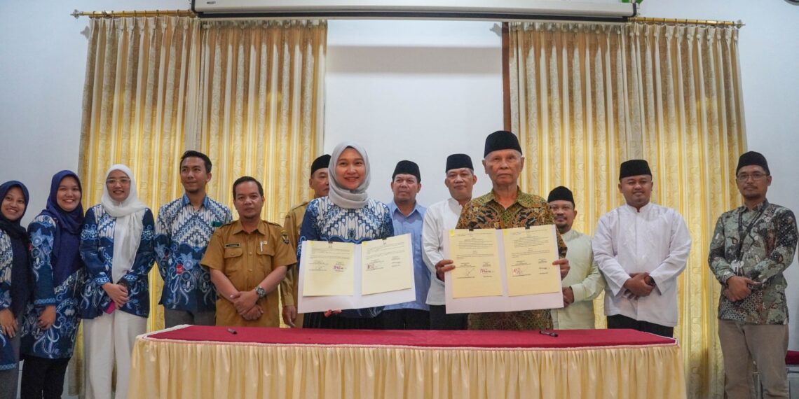 Pondok Pesantren Wali Barokah Kediri menandatangani Memorandum of Understanding MoU dan Memorandum of Agreement MoA dengan Fakultas Kedokteran Gigi FKG IIK Bhakti Wiyata Kediri Selasa 2712026 Foto Dok PPWB