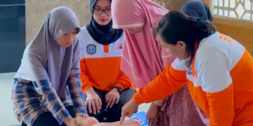 DPD LDII Kota Bontang bersama BPBD menggelar pelatihan Bantuan Hidup Dasar bagi remaja di Masjid Baitul Musthofa Gunung Telihan Minggu 181 Foto Dok LINES Bontang