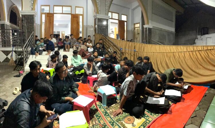 PC LDII Kandat menggelar Pengajian Akhir Tahun yang diselenggarakan di Masjid Nurul Hidayah Desa Ngletih Kecamatan Kandat Kabupaten Kediri mengusung tema Mewujudkan Generasi Milenial yang Berakhlakul Karimah Alim Fakih dan Mandiri Rabu 3112 Foto Dok LINES Kediri