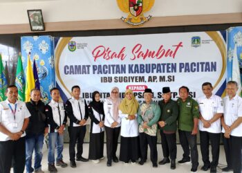 Pisah sambut Camat Pacitan digelar di Pendopo Kecamatan Pacitan, Rabu (21/1). Serah terima jabatan dilakukan oleh Sugiyem kepada Dita Widiapsari. Foto: Dok. LINES Pacitan