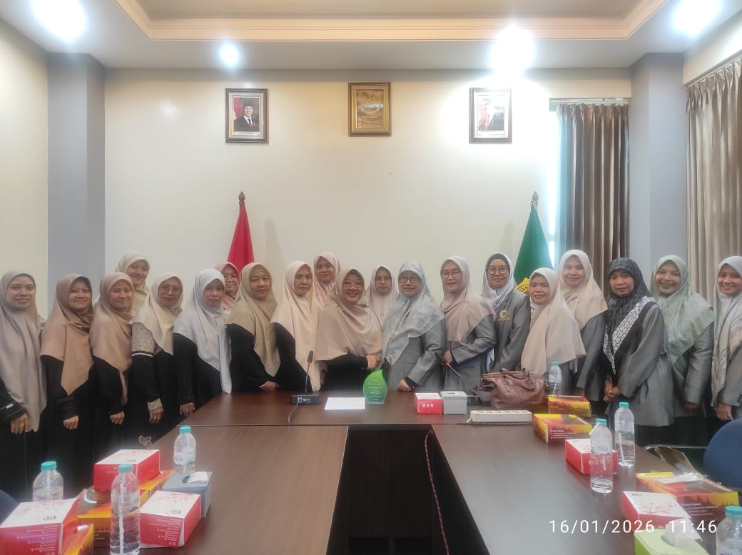 Pengurus Wanita LDII Bangkalan bersama Pengurus Wanita LDII Jawa Timur Foto Dok LINES Bangkalan