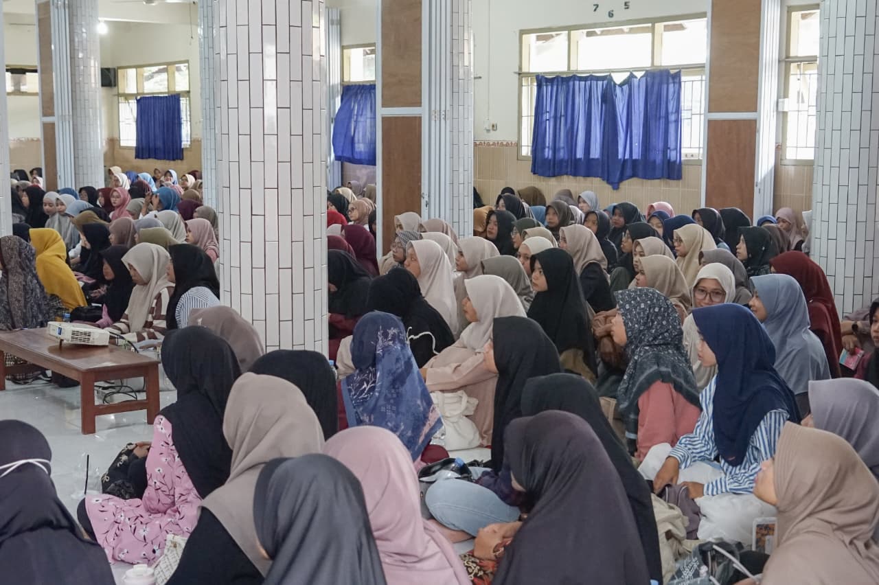 Ratusan generasi penerus generus putri LDII Kota Kediri mengikuti Pengajian Rutin Wanita LDII Kota Kediri di Pondok Pesantren Nurul Huda Al Manshurin Kecamatan Pesantren Dok LINES | LDII JAWA TIMUR Ratusan generasi penerus generus putri LDII Kota Kediri mengikuti Pengajian Rutin Wanita LDII Kota Kediri di Pondok Pesantren Nurul Huda Al Manshurin Kecamatan Pesantren Dok LINES
