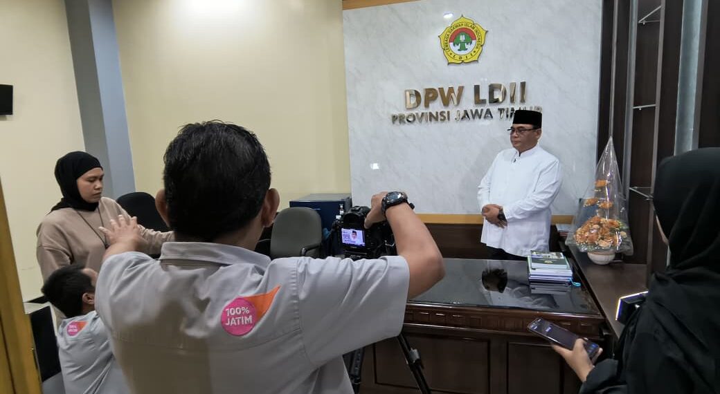 Ketua DPW LDII Jatim KH Moch Amrodji Konawi mengajak umat Islam mensukseskan 5 Sukses Ramadan dalam program JTV yang bertajuk Kultim Ramadan Jumat 272 Dok LINES Jatim