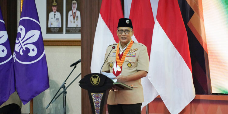 Ketua Kwartir Nasional Gerakan Pramuka Komjen Pol Purn Budi Waseso memberikan arahan pada acara pelantikan Pengurus Majelis Pembimbing Daerah Pengurus Kwartir Daerah dan Lembaga Pemeriksa Keuangan Kwartir Daerah Gerakan Pramuka Jawa Timur masa bakti 20252030 Rabu 112 di Gedung Negara Grahadi Surabaya Foto Dok LINES Jatim