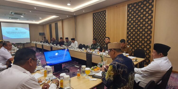Bupati Sidoarjo bersama jajaran Forkopimda dan tokoh masyarakat mengikuti rapat koordinasi di Fave Hotel Sidoarjo Senin 922026 Pertemuan tersebut membahas upaya menjaga kondusivitas keamanan dan ketertiban masyarakat menjelang Ramadhan Foto Dok LINES Sidoarjo