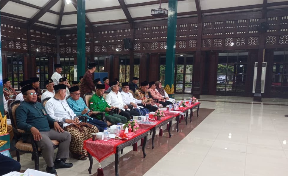 Sejumlah tokoh agama dan perwakilan ormas Islam termasuk LDII Kabupaten Malang mengikuti paparan informasi hilal awal Ramadan 1447 H di Pendopo Kepanjen Foto LINES Malang