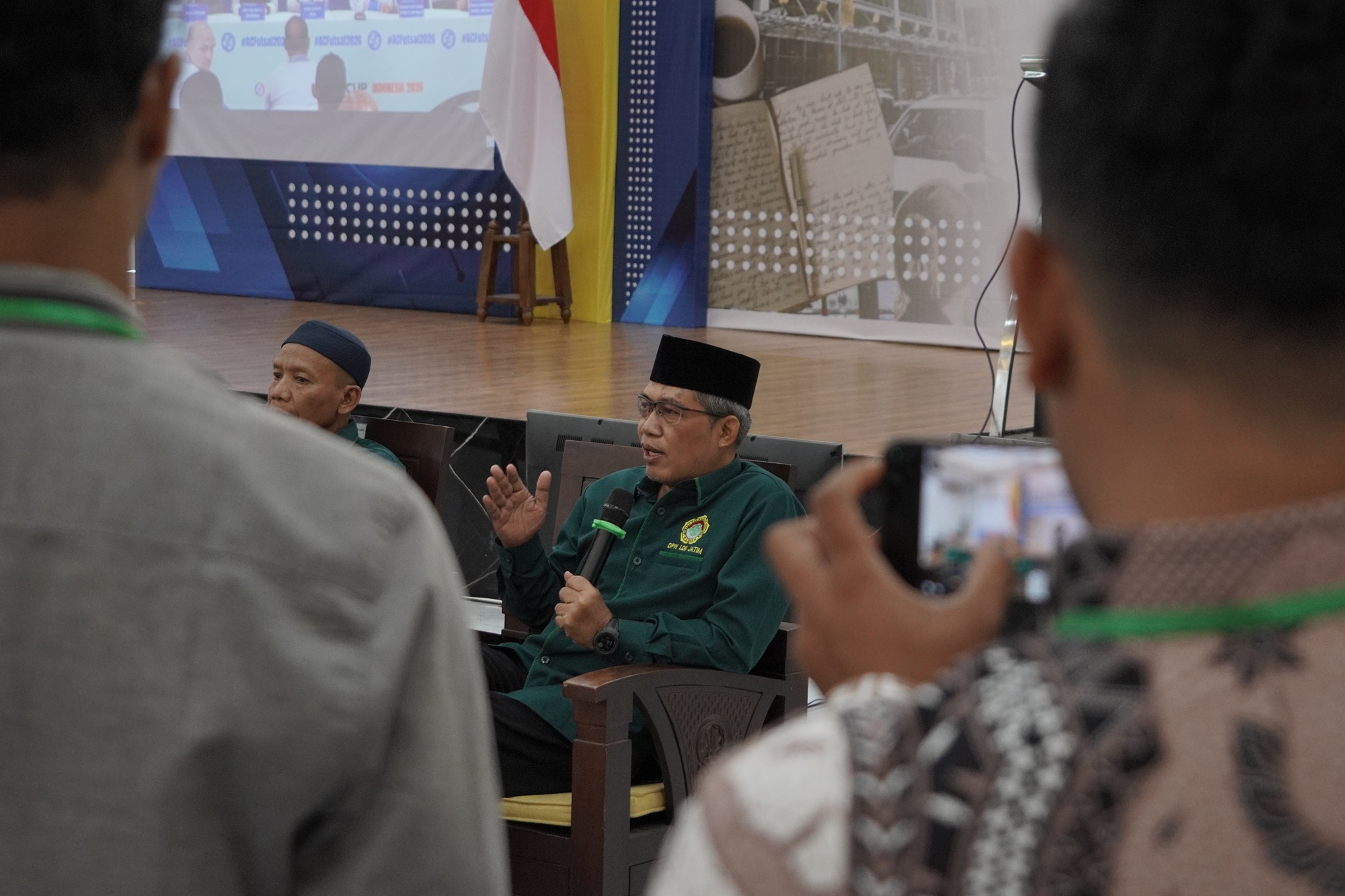 Wakil Ketua DPW LDII Jawa Timur Agung Riyanto memberi pengarahan dalam pelatihan jurnalistik bagi kader daerah Foto Dok LINES Jatim