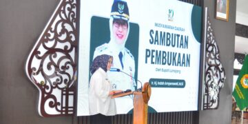 Bupati Indah Amperawati menyampaikan sambutan sekaligus membuka Musyawarah Daerah Musda X LDII Lumajang di Pendopo Arya Wiraraja Lumajang Rabu 1122026 Foto Dok LINES Lumajang