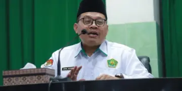 Kepala Kantor Kementerian Agama Kabupaten Nganjuk Abdul Rahman memberikan pembekalan moderasi beragama kepada ratusan santri Pondok Pesantren Al Ubaidah Kertosono Dok LINES Jatim