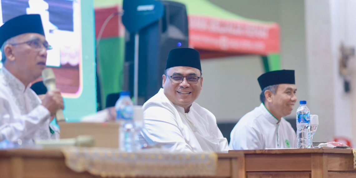 ketuadpwldiijatimamrodjikonawi | LDII JAWA TIMUR Ketua DPW LDII Jawa Timur H Moch Amrodji Konawi tengah saat menghadiri buka puasa bersama dan santunan anak yatim dhuafa di Pondok Pesantren Al Ubaidah Kertosono Nganjuk Selasa 2422026 Foto PID Al Ubaidah