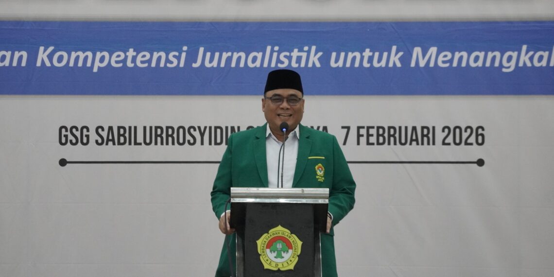 Ketua DPW LDII Jawa Timur Moch Amrodji Konawi menyampaikan sambutan dalam Pelatihan Jurnalistik di GSG Sabilurrosyidin Surabaya Sabtu 722026 dengan menegaskan peran jurnalis dalam menyampaikan informasi yang benar dan berimbang Foto Dok LINES Jatim