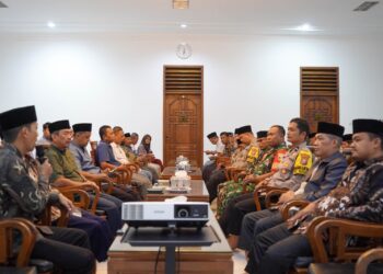 Rapat koordinasi Ponpes Wali Barokah Kediri bersama Tiga Pilar Kelurahan Burengan dan Banjaran serta Ketua RT/RW. Foto: KIM PPWB