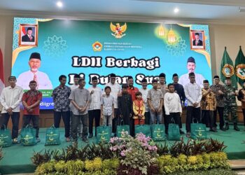 DPD LDII Gresik menyalurkan santunan kepada 1500 anak yatim dan dhuafa dalam kegiatan LDII Berbagi di Bulan Suci dihadiri Bupati dan Forkopimda Gresik Foto LINES Gresik