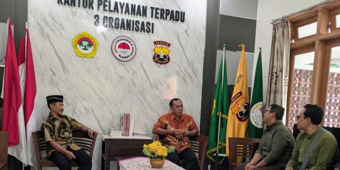 ldiisitubondo | LDII JAWA TIMUR DPD LDII Kabupaten Situbondo menerima kunjungan Kabag Intel Kejari Situbondo Iwan Darmawan bersama jajaran di Kantor Sekretariat Kamis 122 Foto Dok LINES Situbondo