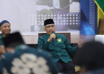 Wakil Ketua DPW LDII Jawa Timur, Agung Riyanto, memberi arahan dalam pelatihan jurnalistik, Sabtu (7/2), di Gedung Serba Guna Sabilurrosyidin, Surabaya. Foto: Dok. LINES Jatim