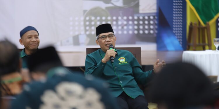 Wakil Ketua DPW LDII Jawa Timur Agung Riyanto memberi arahan dalam pelatihan jurnalistik Sabtu 72 di Gedung Serba Guna Sabilurrosyidin Surabaya Foto Dok LINES Jatim