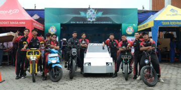 Sejumlah siswa SMK Budi Utomo Gadingmangu Jombang memamerkan karya kendaraan hasil inovasi mereka dalam ajang Gelar Karya Siswa 1011 Februari 2026 Foto Dok LINES Jatim