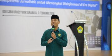 Ketua Biro KIM DPW LDII Jawa Timur Sofyan Gani Aldinata memberi pembekalan kepada peserta Pelatihan Jurnalistik di Gedung Serba Guna Sabilurrosyidin Surabaya Sabtu 72 Foto Dok LINES Jatim