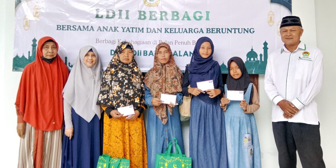 DPD LDII Bangkalan menyalurkan 75 paket santunan kepada anak yatim dan keluarga beruntung di Aula Sabilul Muttaqin Junok Minggu 83 pagi Dok LINES Jatim