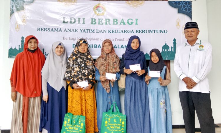 DPD LDII Bangkalan menyalurkan 75 paket santunan kepada anak yatim dan keluarga beruntung di Aula Sabilul Muttaqin Junok Minggu 83 pagi Dok LINES Jatim