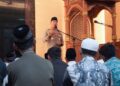 Wakapolrestabes Surabaya AKBP Rosyid Hartanto menyampaikan pesan kamtibmas saat Safari Ramadan bersama warga LDII Gunung Anyar di Masjid Nurul Hikmah Surabaya Foto LINES Surabaya