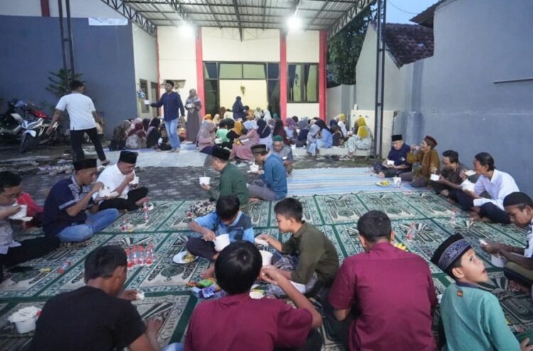 WaliKotaMojokertoBukaPuasaBersamaWargaLDII | LDII JAWA TIMUR Warga LDII Balongsari mengikuti buka puasa bersama yang dihadiri Wali Kota Mojokerto dalam agenda Ramadan 1447 H