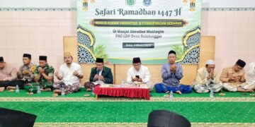 Forkopimcam Sekaran bersama tokoh agama mengikuti rangkaian Safari Ramadan 1447 H di Masjid Shirothol Mustaqim Rabu 432026 Foto LINES Lamongan