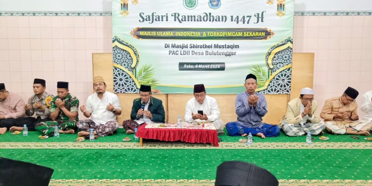 Forkopimcam Sekaran bersama tokoh agama mengikuti rangkaian Safari Ramadan 1447 H di Masjid Shirothol Mustaqim Rabu 432026 Foto LINES Lamongan