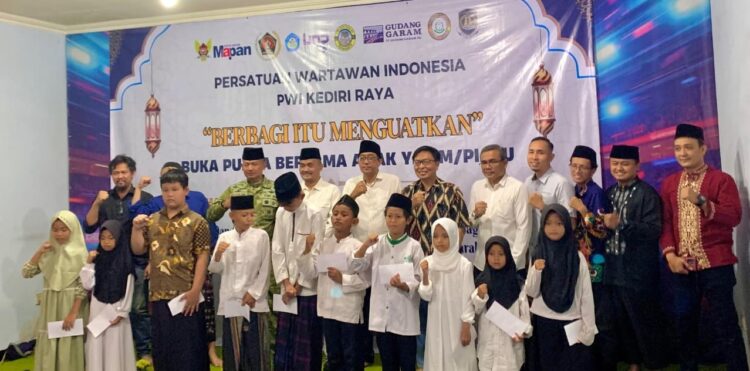Santunan yatim dan buka puasa bersama PWI Kediri Raya Foto LINES Kediri