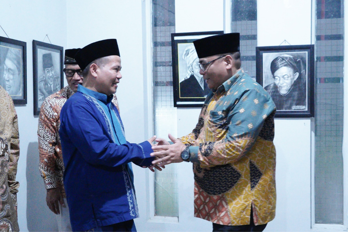 Ketua DPW LDII Jatim H Moch Amrodji Konawi bersilaturahim dengan Prof KH Noor Harisudin