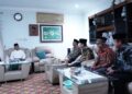 Pengurus DPW LDII Jatim saat silaturahim ke Ketua Umum Pengurus Pusat MUI Gus War di Kediri. Foto: LINES Jatim