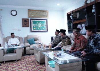 Pengurus DPW LDII Jatim saat silaturahim ke Ketua Umum Pengurus Pusat MUI Gus War di Kediri Foto LINES Jatim