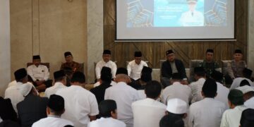 Wali Kota Batu Nurochman tengah bersama TNI dan Polri menghadiri Safari Ramadhan sekaligus Buka Bersama di DPD LDII Kota Batu Kamis 123 Dok LINES Kota Batu