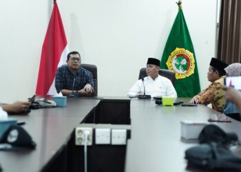 Suasana diskusi pengurus DPD LDII Surabaya dan Ketua Departemen KIM DPP LDII Ludhy Cahyana bersama wartawan dalam Media Gathering menjelang Munas LDII 2026 Foto LINES Surabaya