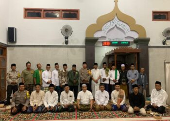 PC LDII Kesamben bersama NU dan Muhammadiyah saat mengikuti Safari Ramadan 1447 H Forkopimcam Kesamben di Masjid Darussalam, Desa Jombatan, Jombang, Jumat (27/2). Dok: LINES Jombang.