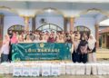 Pemuda LDII Bangkalan membagikan 300 paket takjil saat Ramadan sebagai upaya menanamkan kepedulian sosial dan karakter luhur generasi muda Dok LINES Jatim